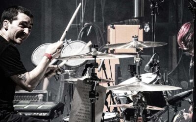 Wendy Killman, artiste Gretsch Drums et Paiste Cymbals, live sur scène derrière l’explosive Jehnny Beth !